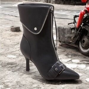 A New Day Women's Mickey Point Toe Moto Ankle Boots.  Size 6